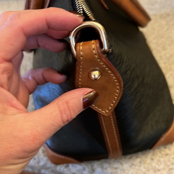 Dooney and Bourke Black Satchel - Good Used Condition 🌺 - Picture 4 of 16
